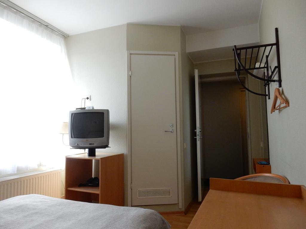 Tatari 53 Hotel Таллин Экстерьер фото